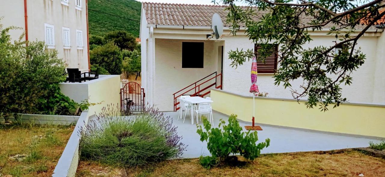 Apartments Tatjana Martinšćica Екстериор снимка