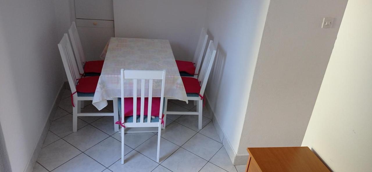 Apartments Tatjana Martinšćica Екстериор снимка